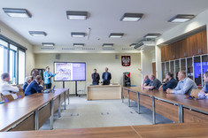 Wszyscy uczestnicy spotkania w związku z przyjęciem projektu I etapu realizacji Muzeum Politechniki Rzeszowskiej podczas wystąpienia Pani Patrycji Matyś.