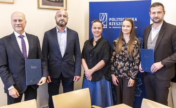 Uczestnicy spotkania, od lewej: prof. J. Sęp, mgr inż. Ł. Fic, prof. PRz A. Martyka, dr inż. arch. J. Bartkiewicz, mgr inż. D. Homa