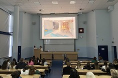 Prezentacja projektu przez studentki należące do Koła Architektonicznego ZARYS.