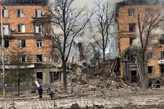 Zniszczenia wojenne budynków Prospekty Sorbony w Zaporożu, Ukraina.