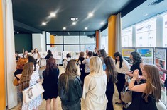 Uczestnicy studenckiej konferencji naukowej „RZESZÓW PRZYSZŁOŚCI. WIZJE TRANSFORMACJI URBANISTYCZNEJ” podczas sesji posterowej.