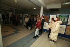 Uczestnicy wystawy, od lewej: dr hab. inż. Dariusz Heim, prof. Politechniki Łódzkiej, mgr inż. arch. Beata Raś, dr inż. arch. Cezary Szpytma, dr hab. inż. Maciej Piekarski, prof. PRz, dr hab. inż. Jolanta Dźwierzyńska, prof. PRz, grupa studentów.