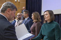 Wręczenie dr inż. Sabinie Ziembowicz (Katedra Inżynierii i Chemii Środowiska) nagrody za publikację o liczbie punktów 200