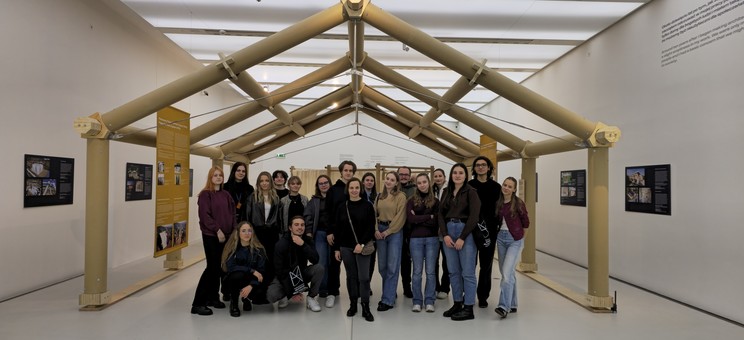 Członkowie Koła Naukowego Architektury Miejsc Społecznych wraz z opiekunem  SKN AMS dr inż. arch. Beatą Walicką-Góral.